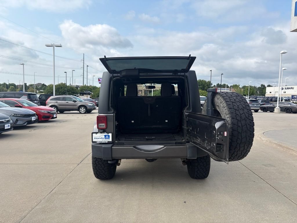 Used 2017 Granite Crystal Metallic Clearcoat Jeep Sahara image 24