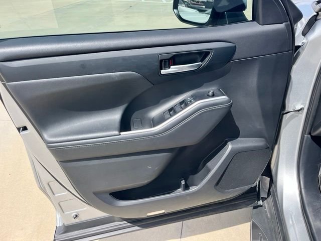 Used 2021 Silver Toyota XLE image 10
