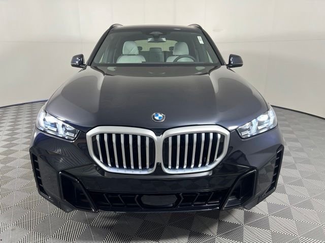 New 2026 Black BMW sDrive40i image 2