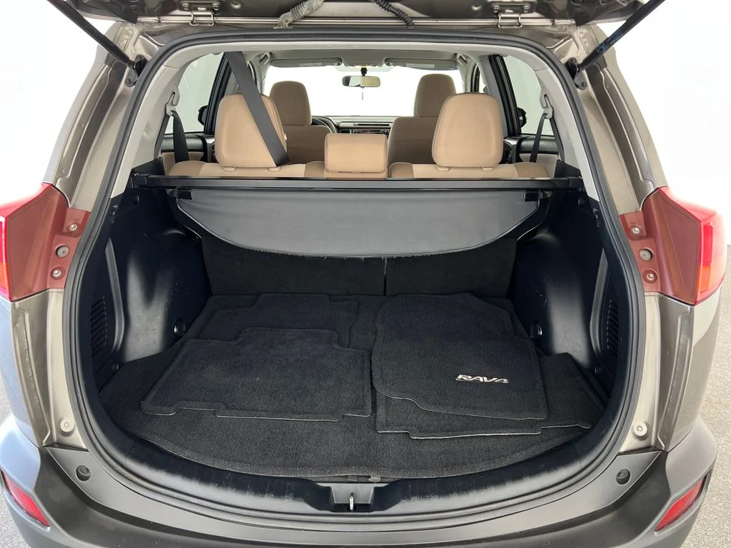 Used 2014 Brown Toyota XLE image 25