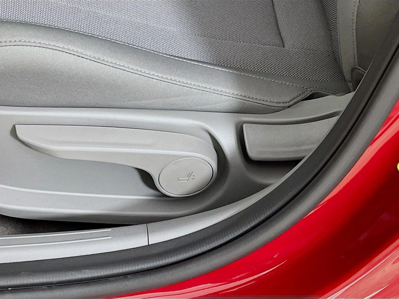 Used 2025 Ultimate Red Hyundai SE image 19