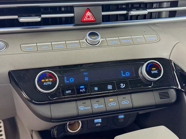 2025 Hyundai Elantra Blue - Photo 25
