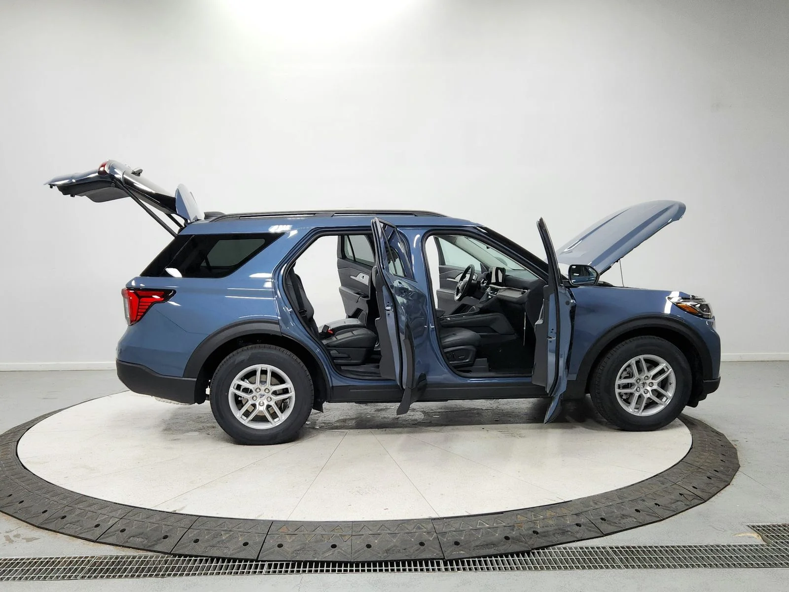 Used 2026 Vapor Blue Metallic Ford Active image 16