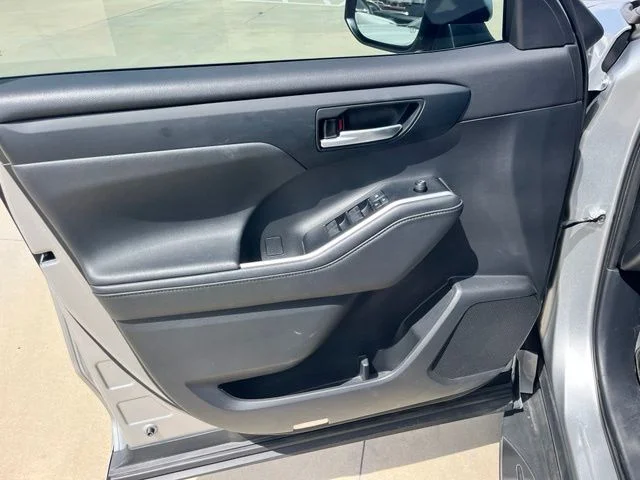 Used 2021 Silver Toyota XLE image 10