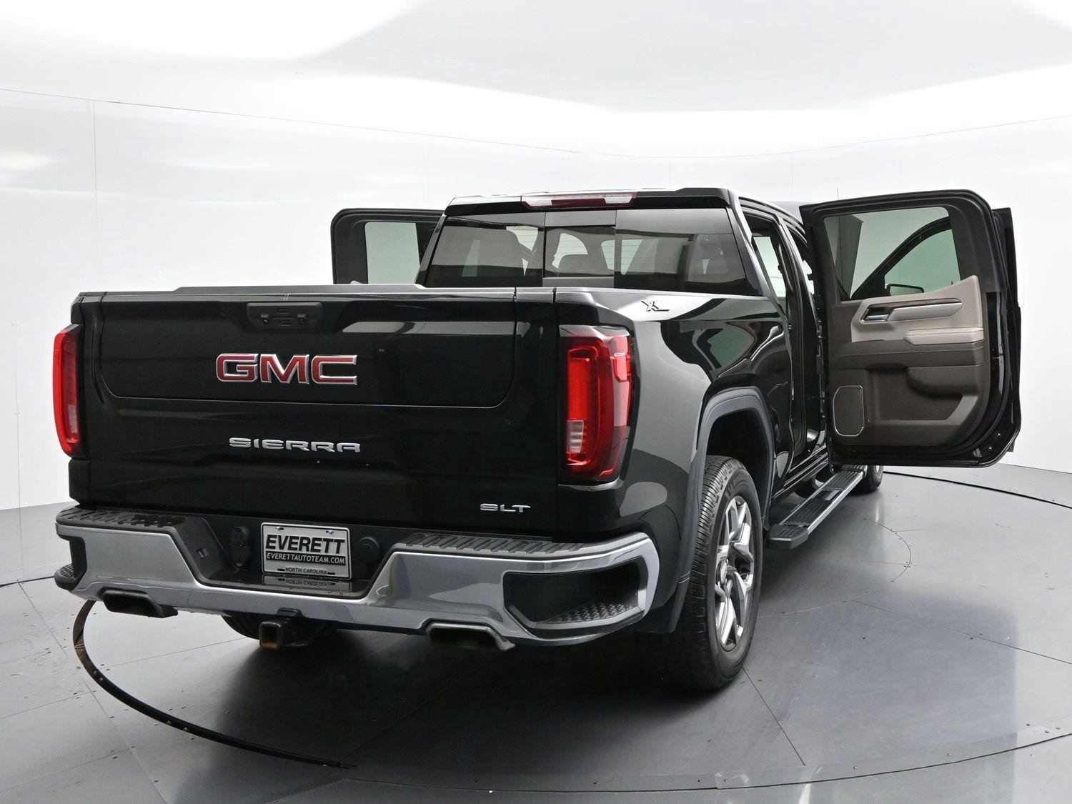 Used 2023 ONYX BLACK GMC SLT image 45