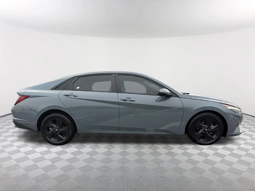 Used 2023 Gray Hyundai SEL image 4