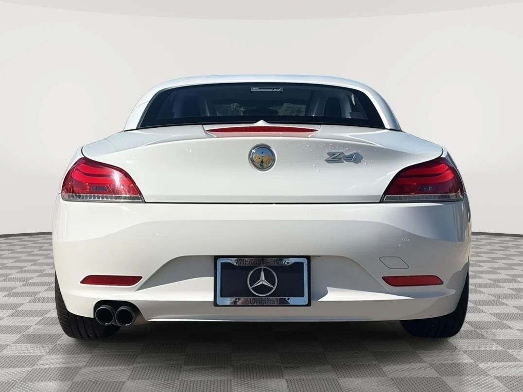 Used 2011 Alpine White BMW sDrive30i image 4