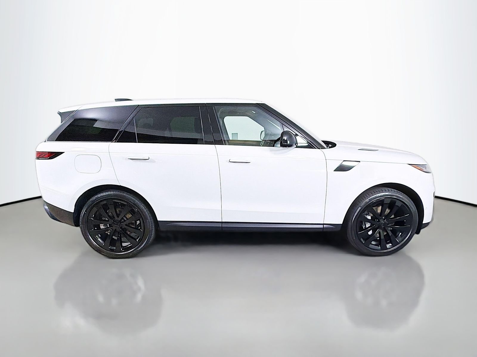 New 2026 Fuji White Land Rover SE image 6