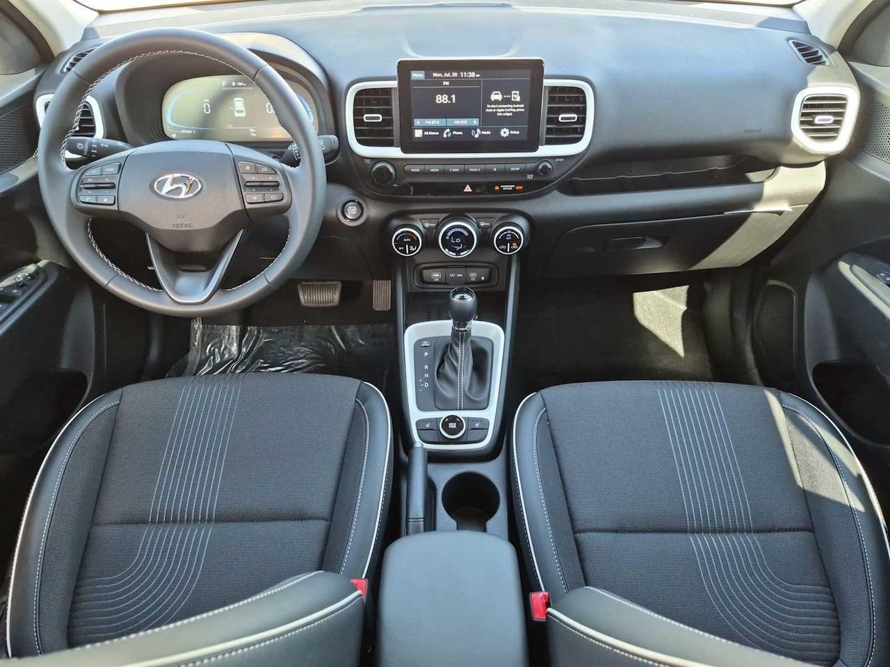 2026 Hyundai Venue SEL - Photo 15