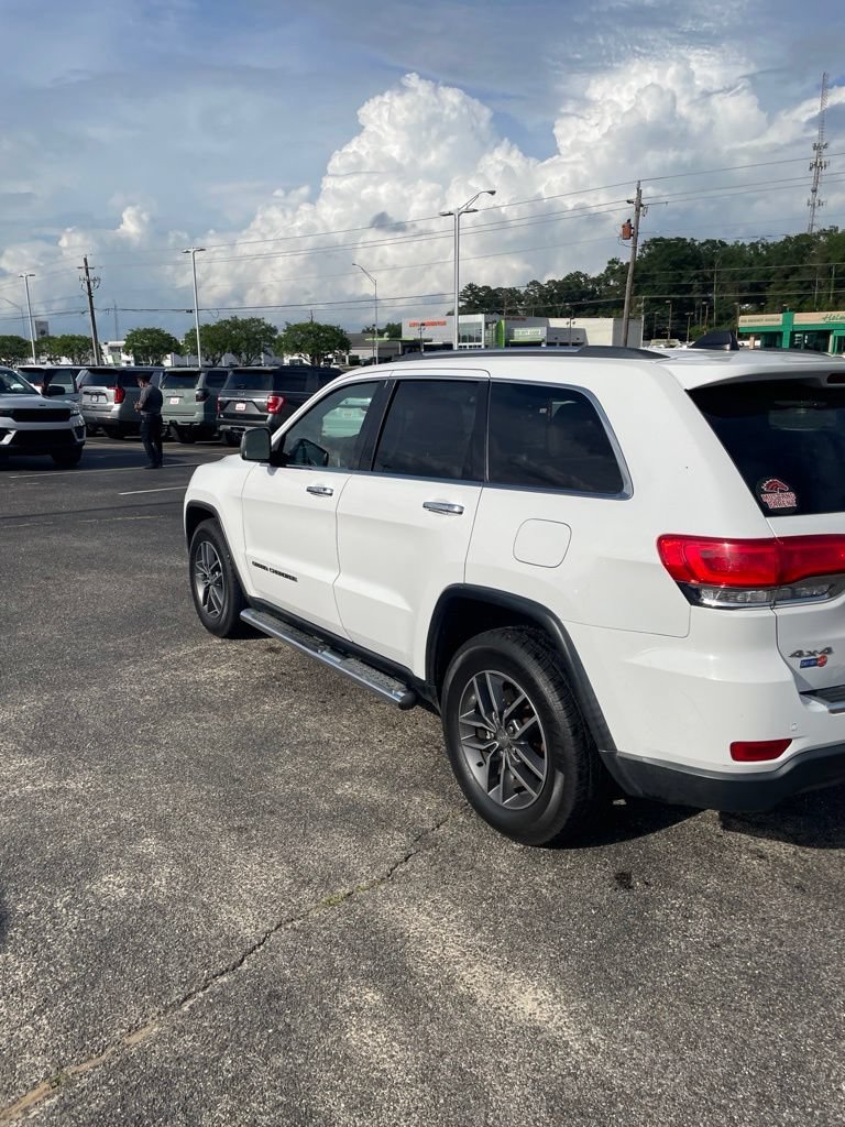Used 2017 Bright White Clearcoat Jeep Limited image 3