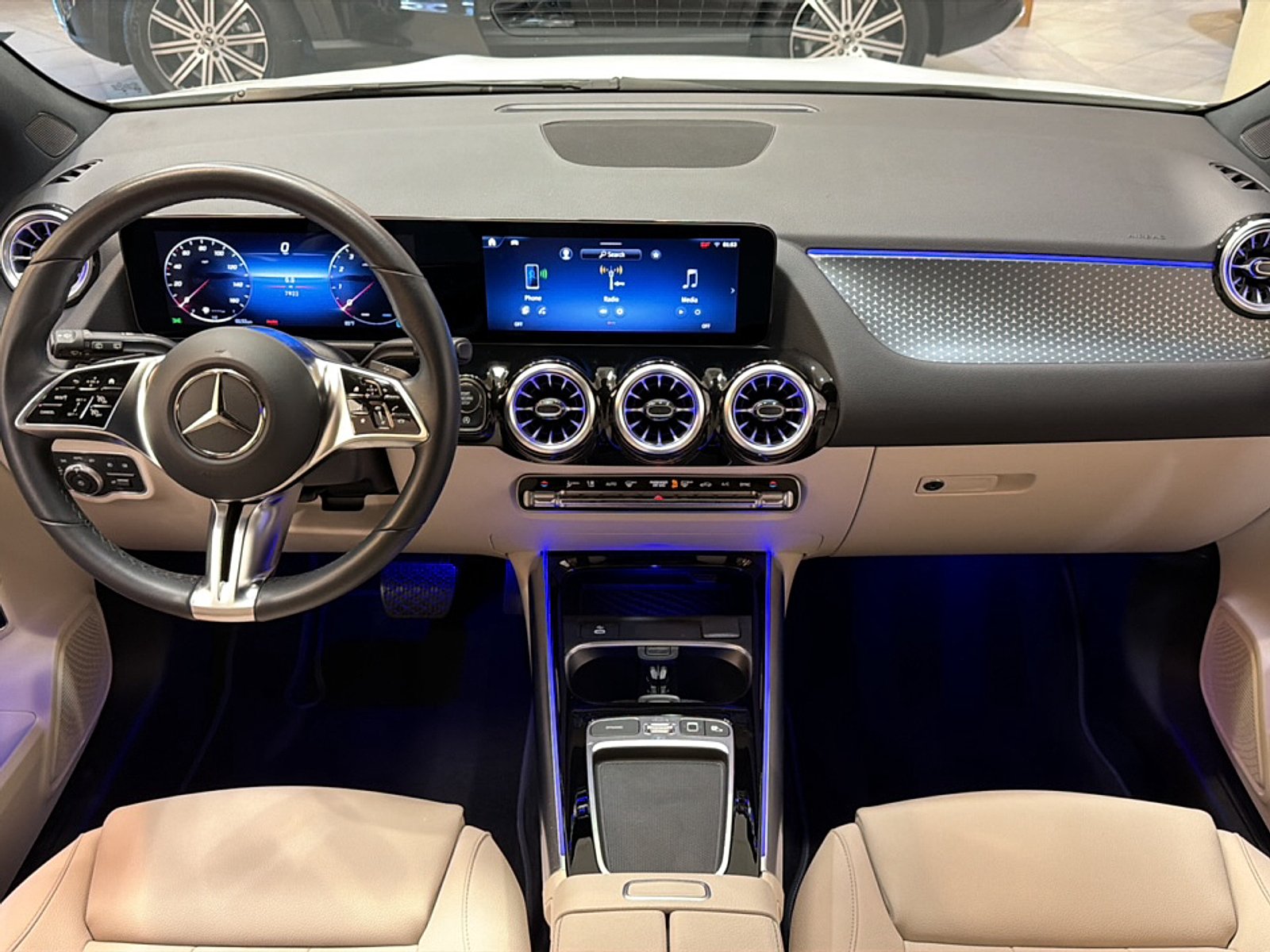 Certified Used 2025 Polar White Mercedes-Benz 4MATIC® image 13