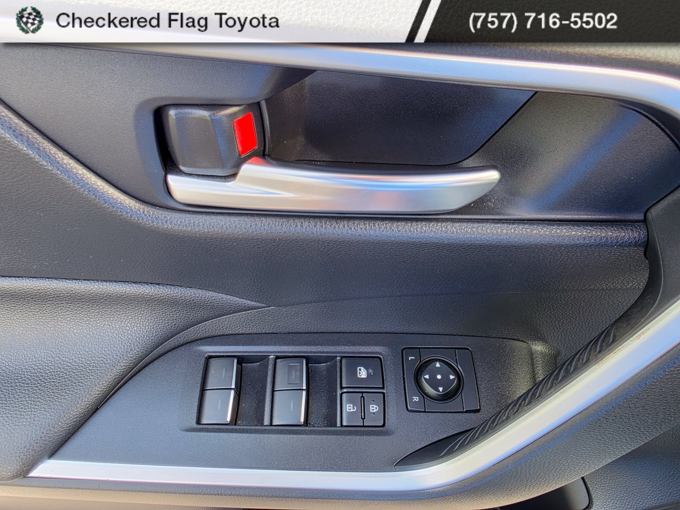 Used 2024 Ice Cap Toyota SE image 16