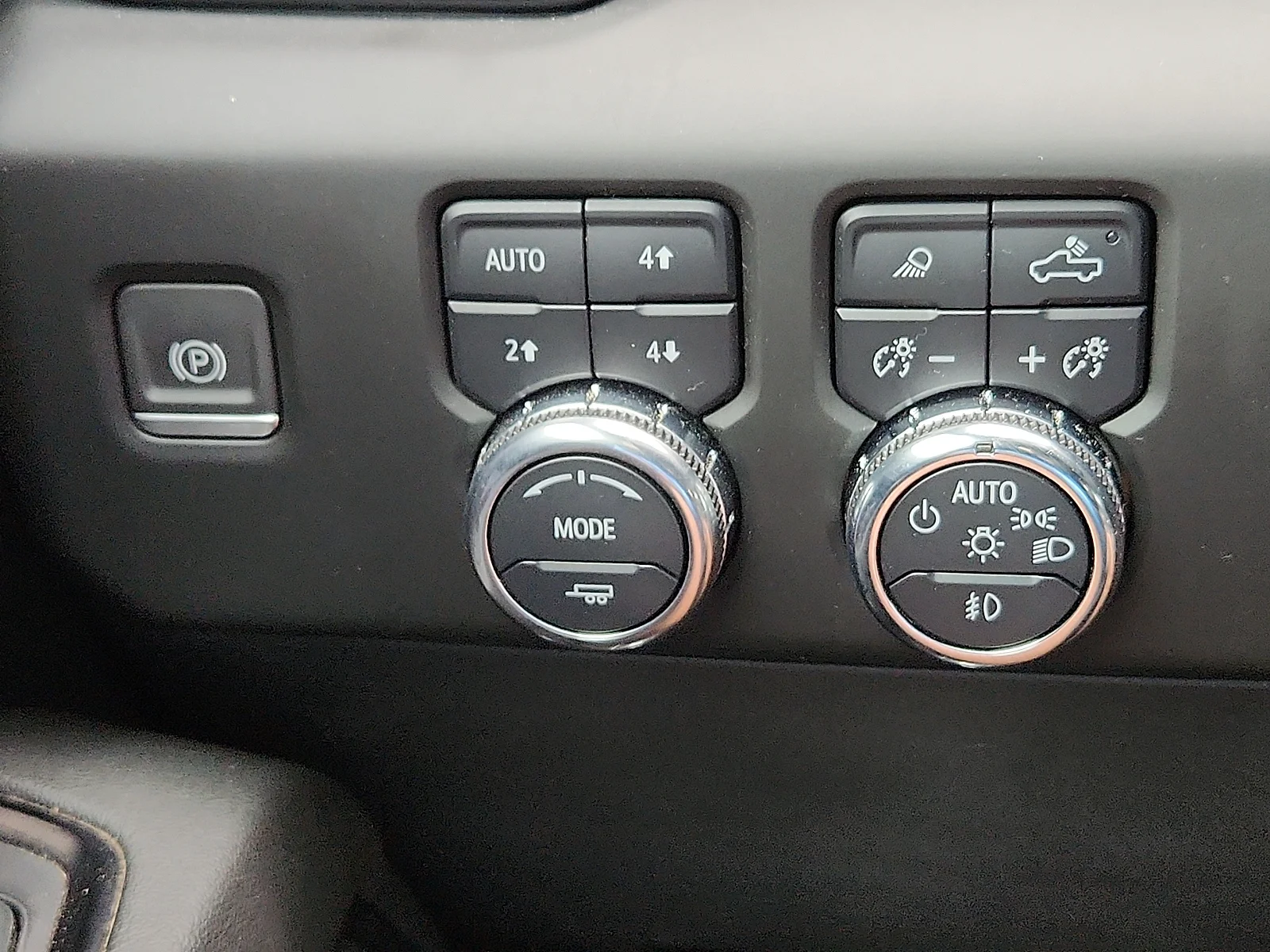 Used 2023 Silver GMC AT4 image 22