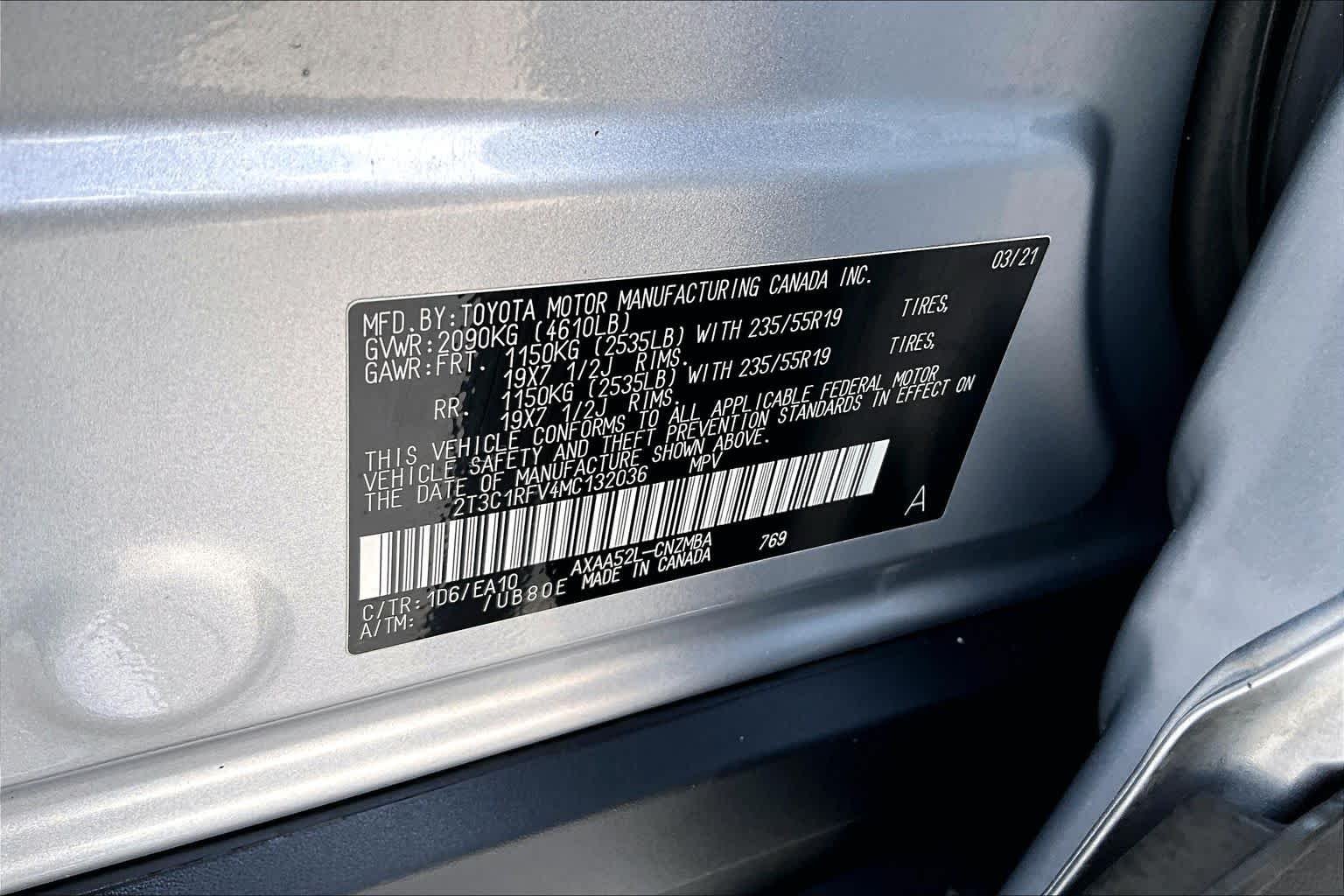 Used 2021 Silver Sky Metallic Toyota XLE Premium image 31