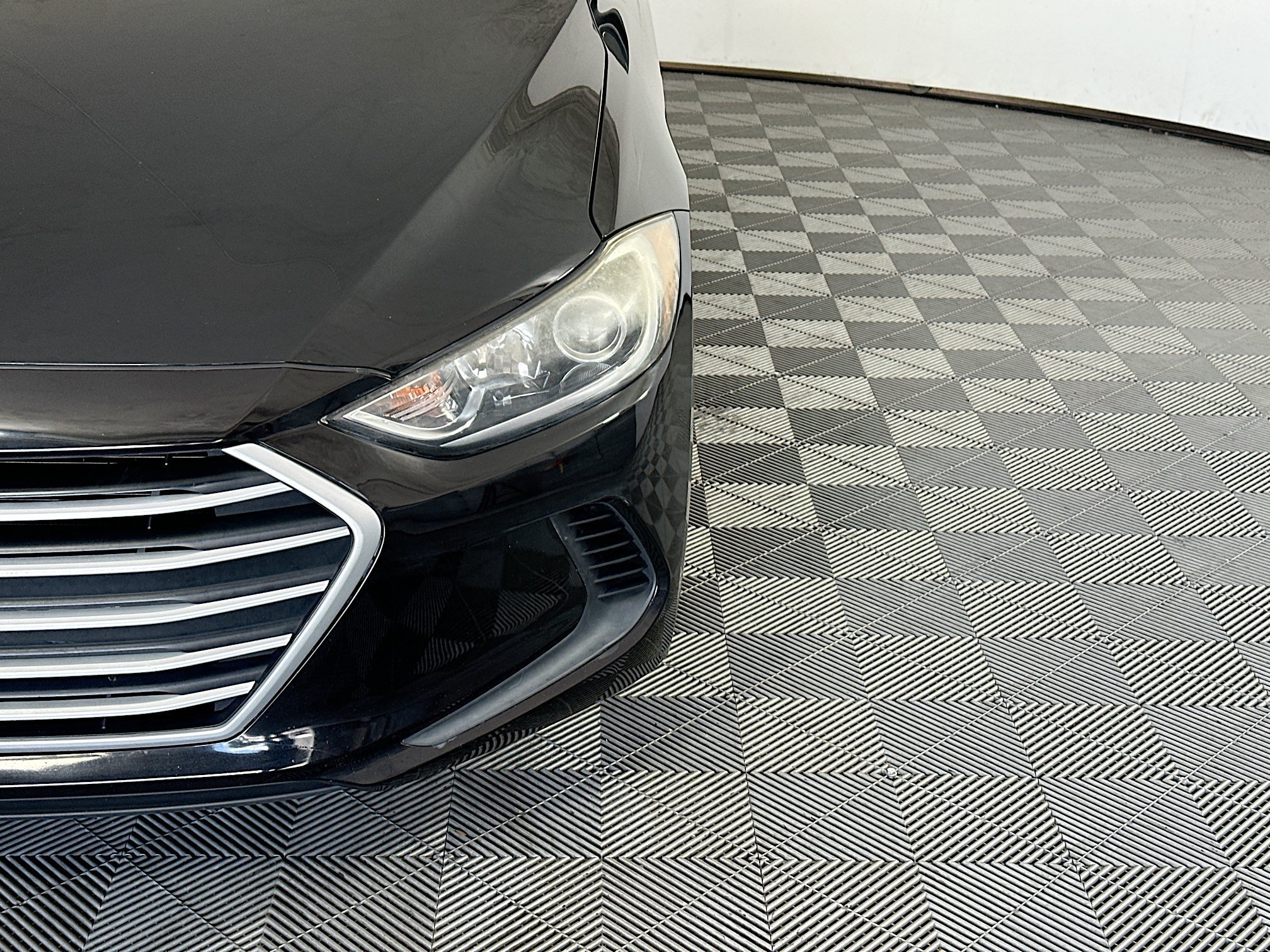 Used 2018 Phantom Black Hyundai SE image 9