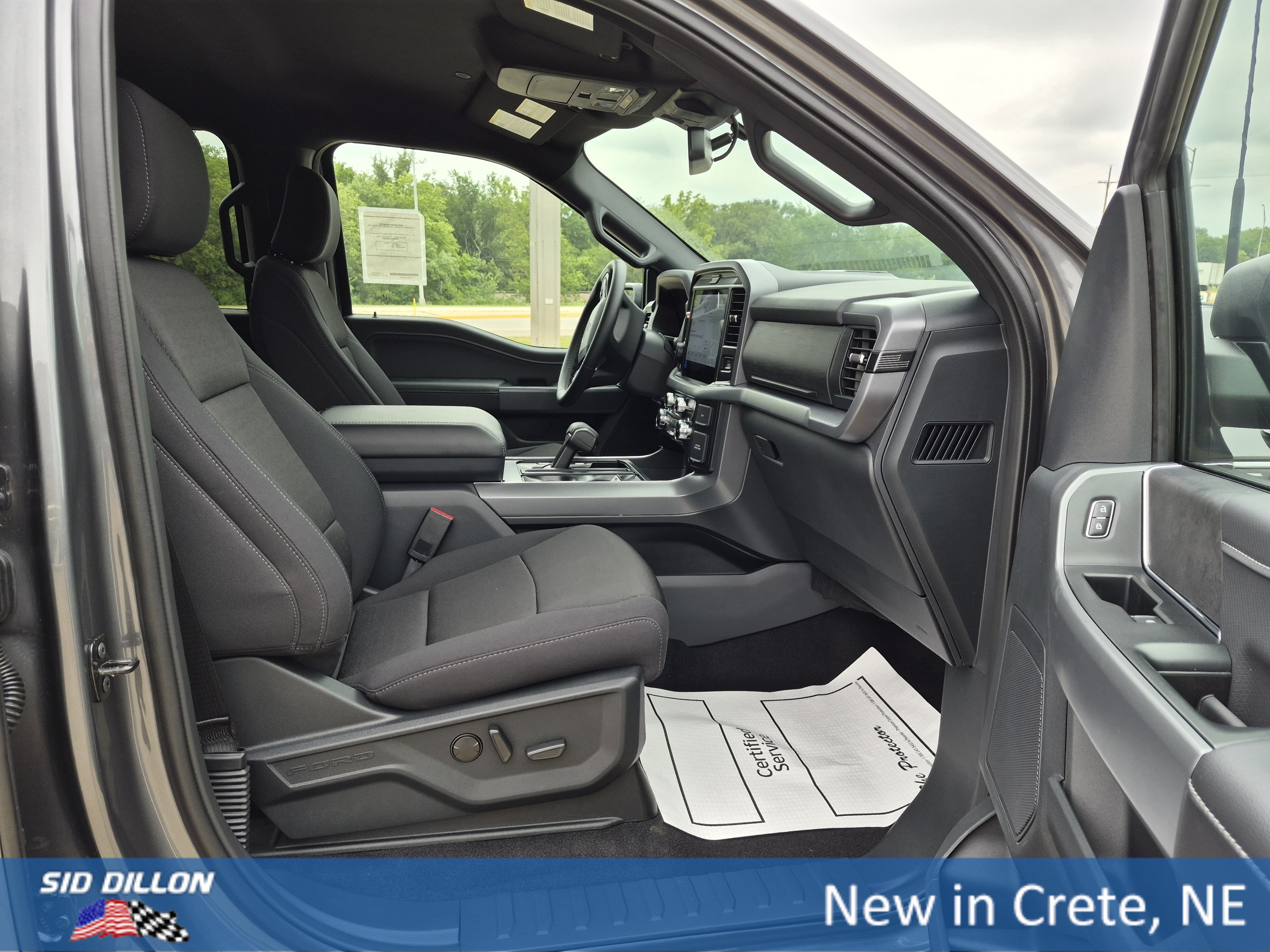 New 2026 Carbonized Gray Metallic Ford XLT image 4