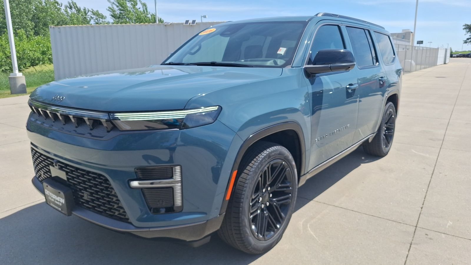 New 2026 Steel Blue Exterior Paint Jeep Limited Reserve image 8
