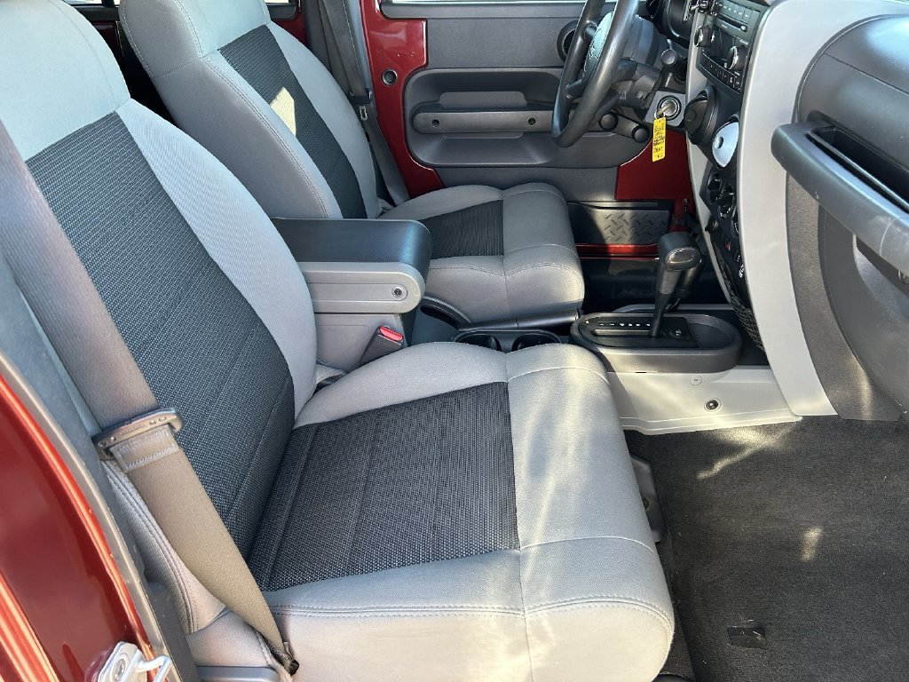 Used 2010  Jeep Unlimited Sport image 12