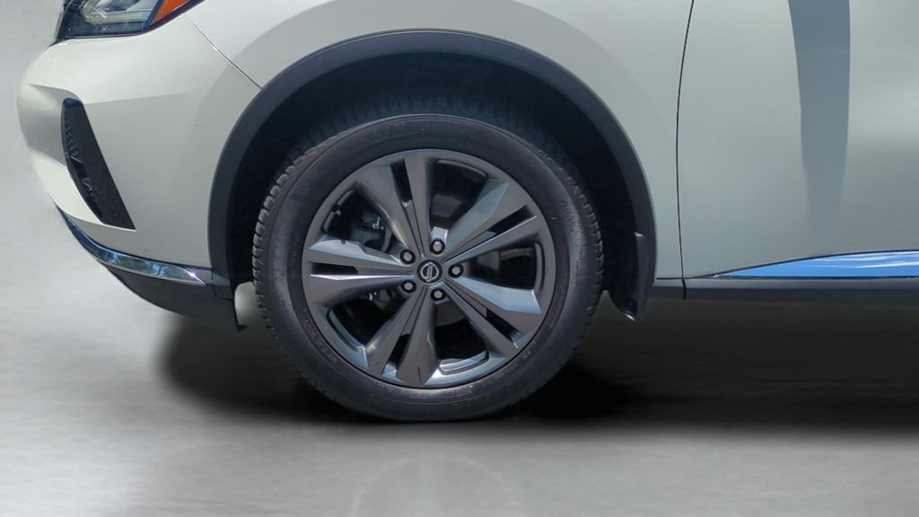 Used 2019 White Nissan Platinum image 27