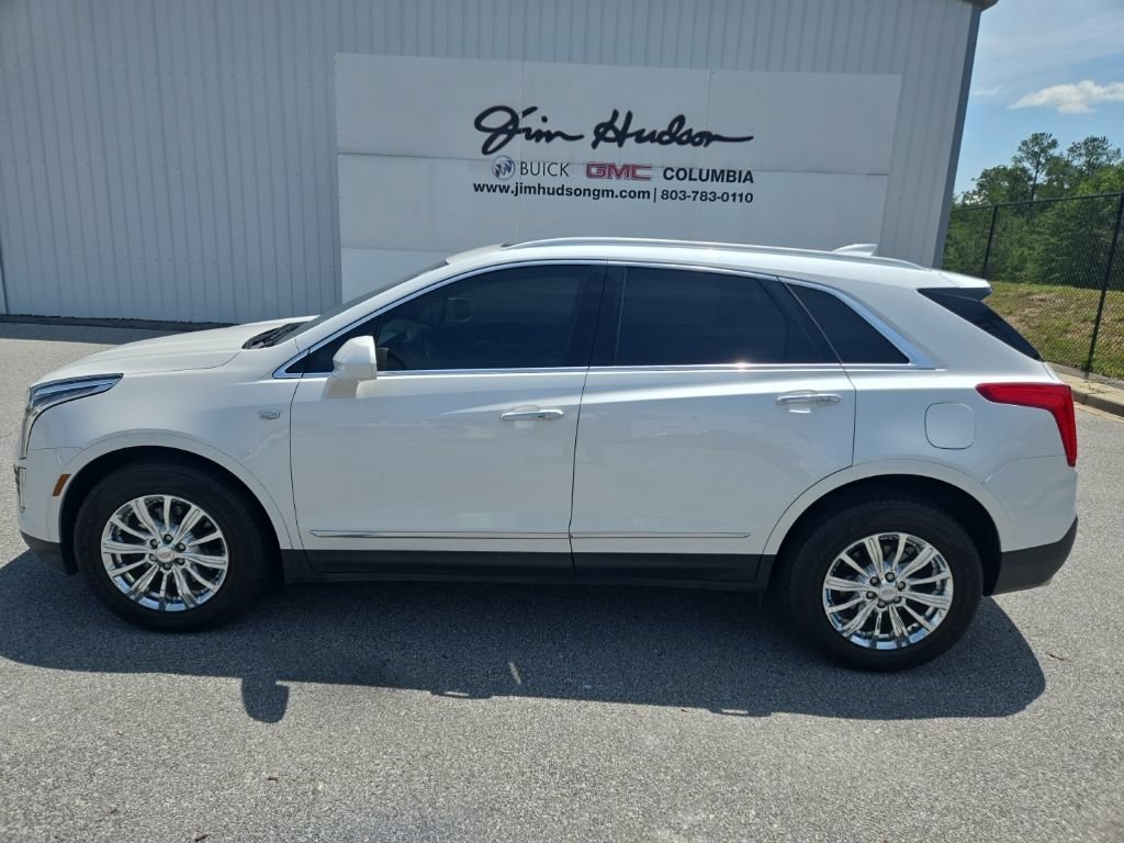 Used 2017 CRYSTAL WHITE TRICOAT Cadillac Luxury FWD image 2