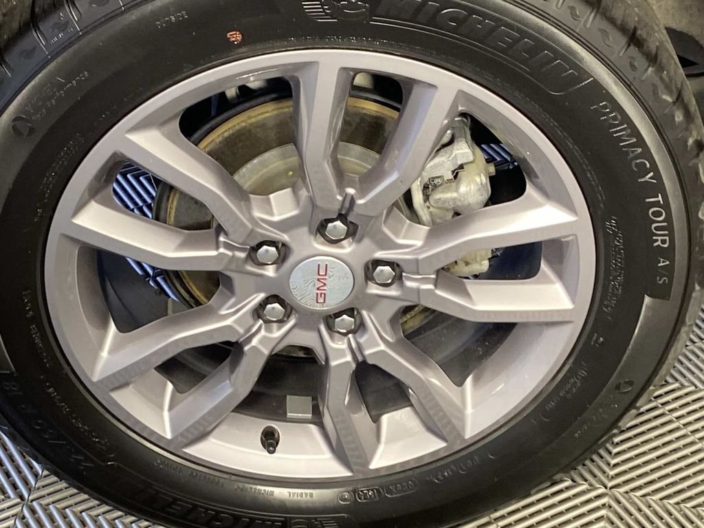 Used 2024 White GMC SLT image 27