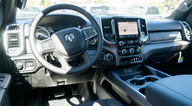 New 2026 Diamond Black Crystal Pearl-Coat Exterior Paint RAM Big Horn/Lone Star image 10