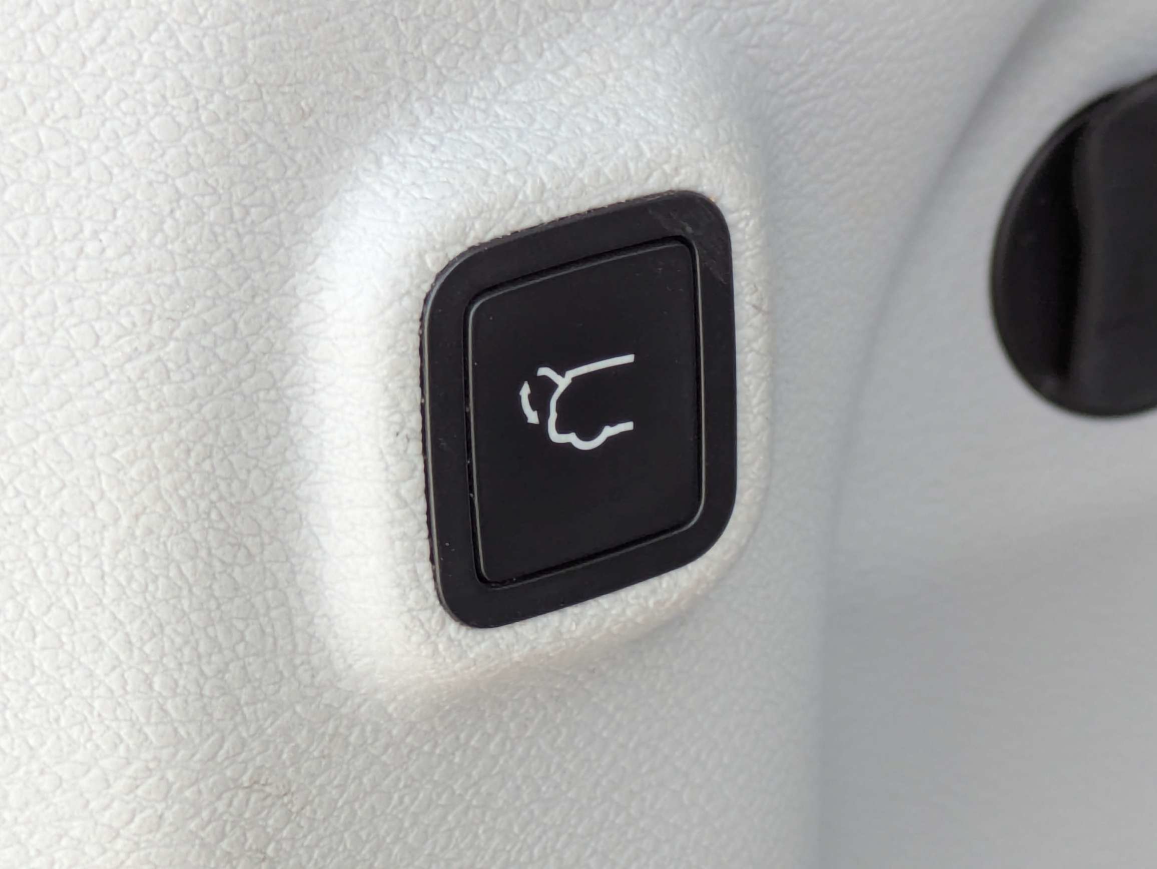 Used 2019 Granite Crystal Metallic Clearcoat Jeep Limited image 17
