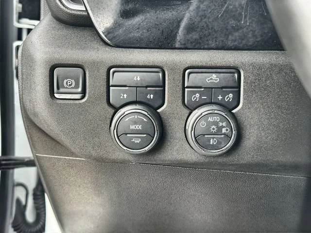 Used 2024 Summit White Chevrolet LT image 17