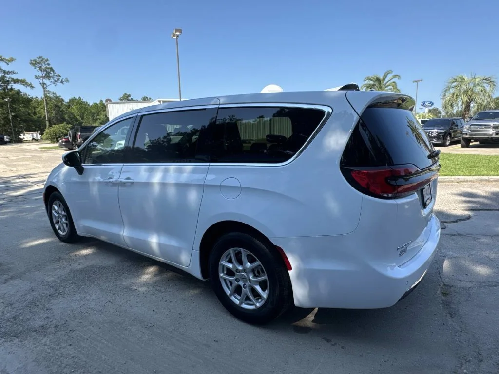 Used 2023 White Chrysler Touring L image 10
