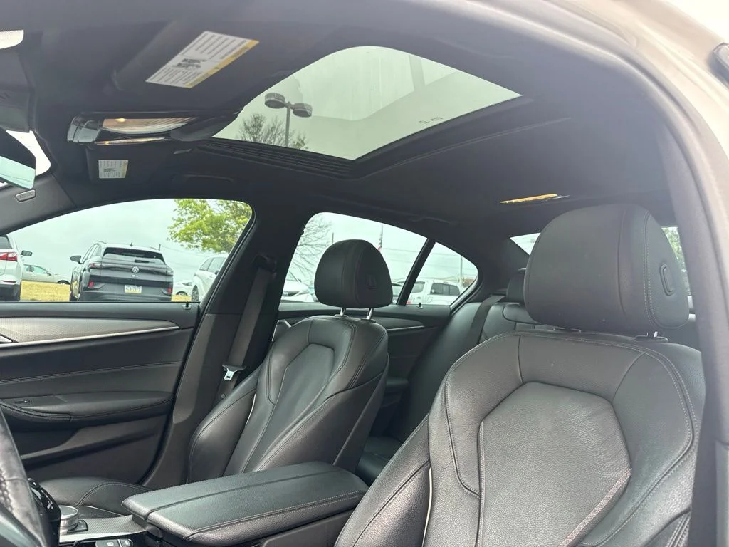 Used 2019 Alpine White BMW 540i xDrive image 35