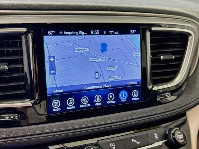 Used 2017 Red Chrysler Limited image 13