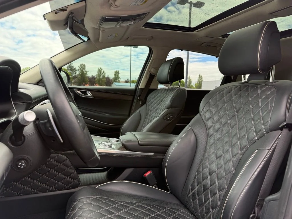 Used 2023 Capri Blue Genesis 3.5T image 9