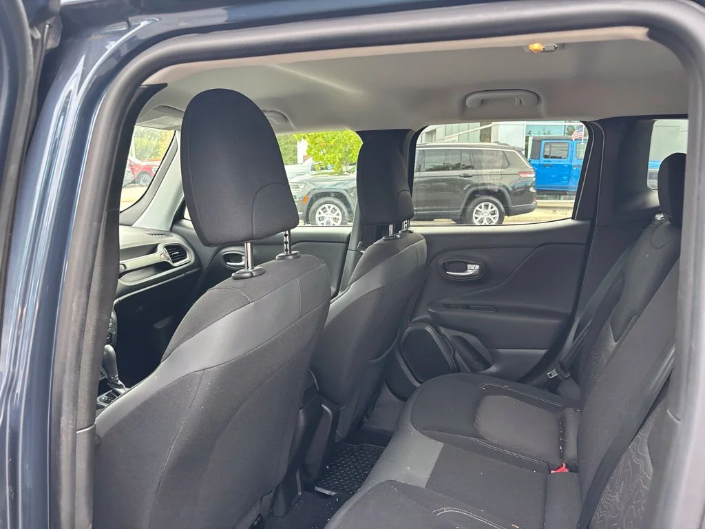 Used 2023 Blue Jeep Latitude image 7
