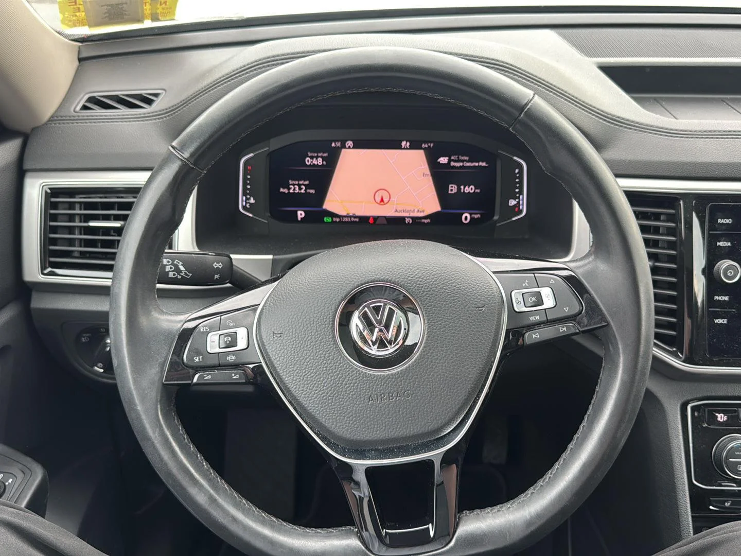 Used 2019 Wh Volkswagen  image 2