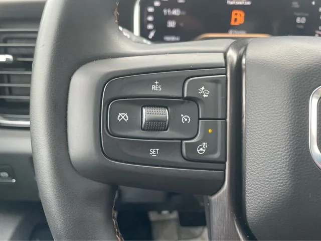 Used 2025 White GMC AT4 image 20