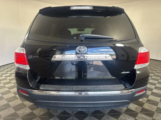 Used 2013 Black Toyota Limited image 22