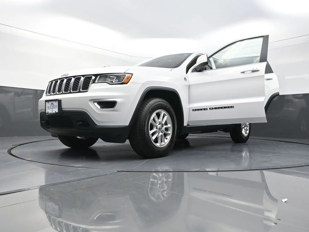 Used 2019 White Jeep Laredo E image 31