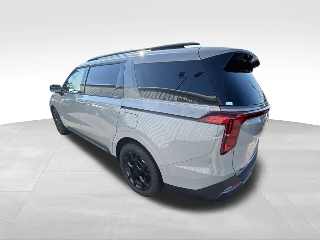 Used 2026  Kia  image 3