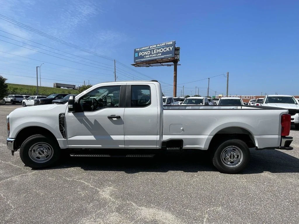 New 2026 Oxford White Ford XL image 6