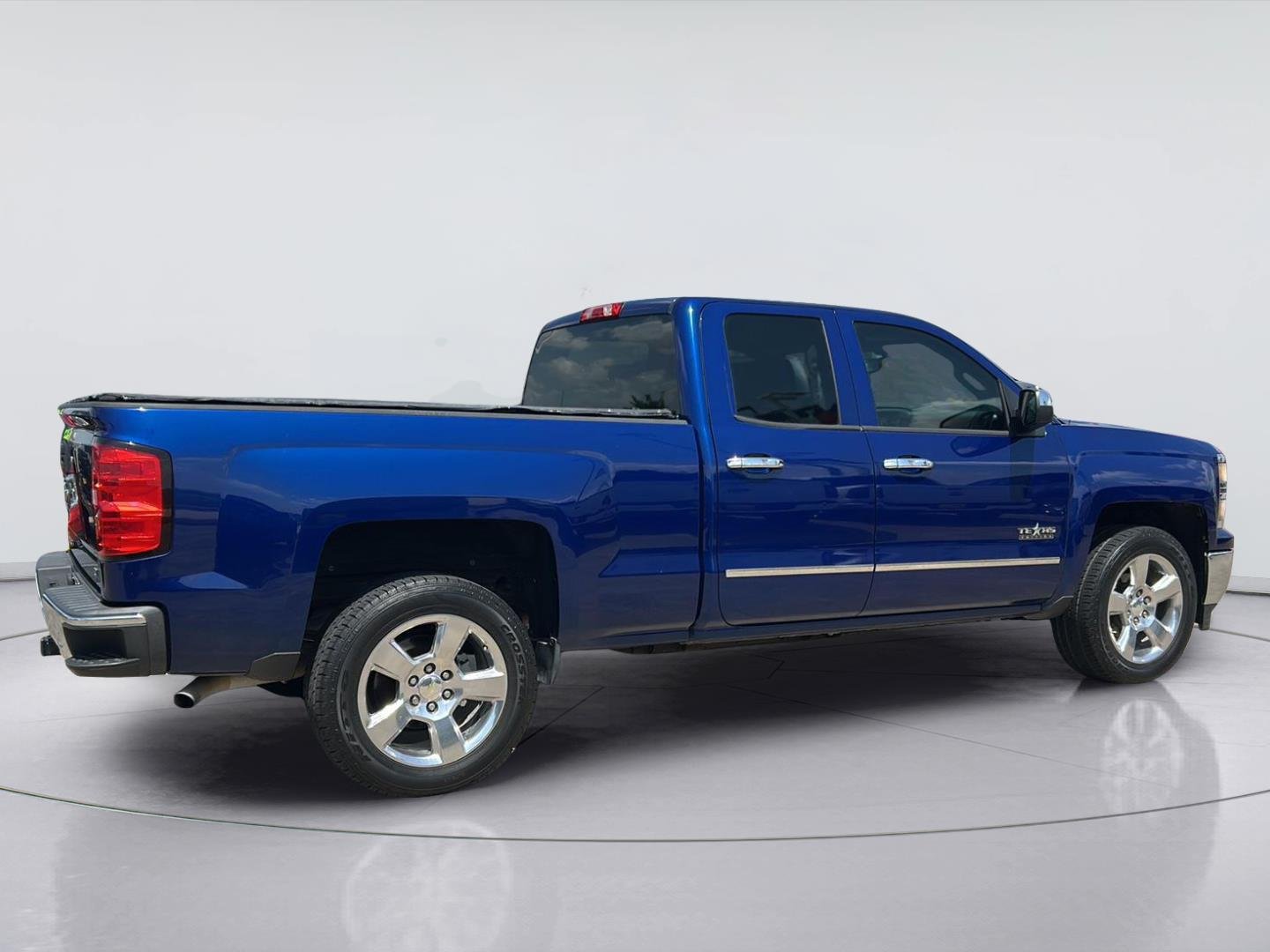 Used 2014 Blue Topaz Metallic Chevrolet LT image 4