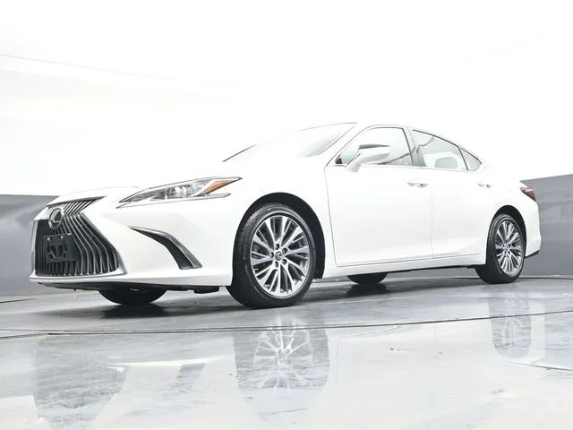 Used 2021 White Lexus 350 image 37