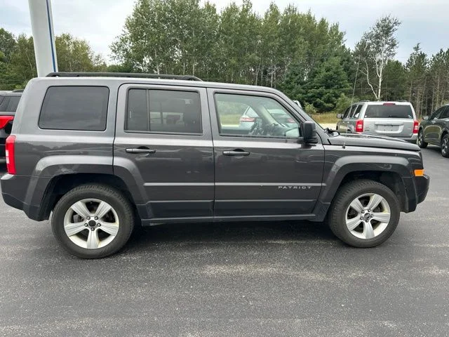 Used 2015 Granite Crystal Clearcoat Metallic Jeep Sport image 9