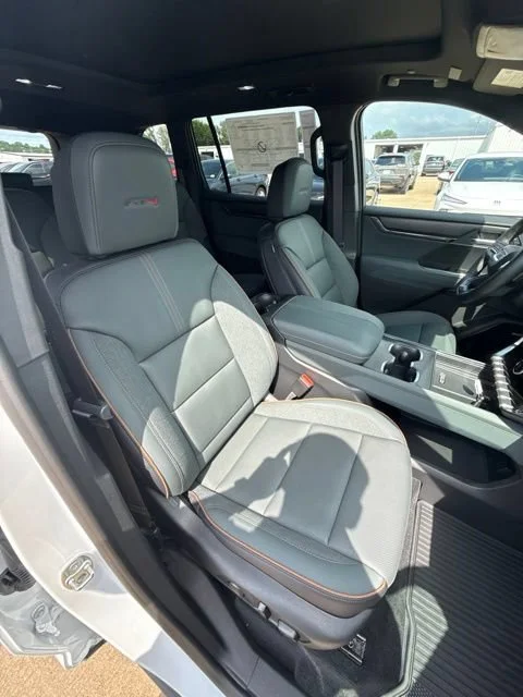 2026 GMC Acadia AT4 - Photo 40
