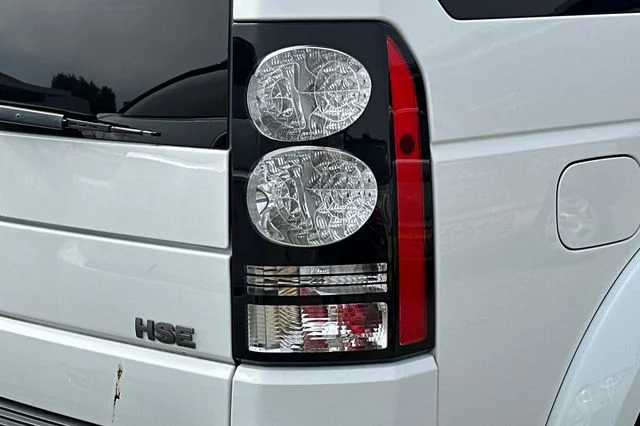 Used 2016 White Land Rover HSE image 8