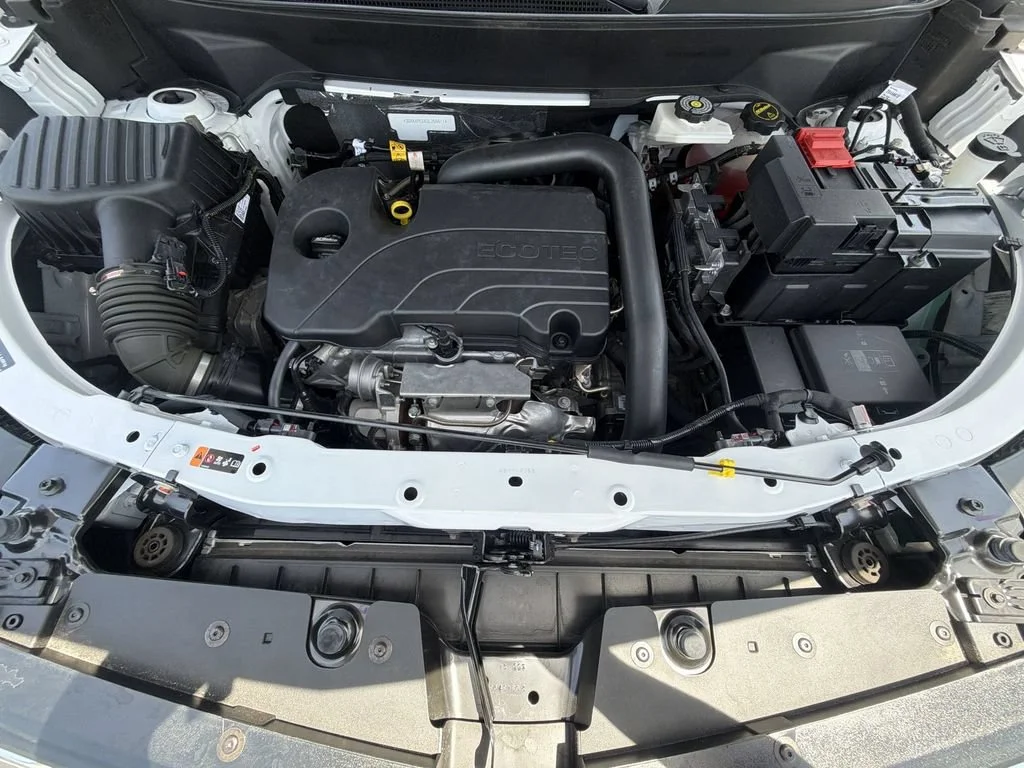 Used 2025 Summit White Chevrolet LT image 37