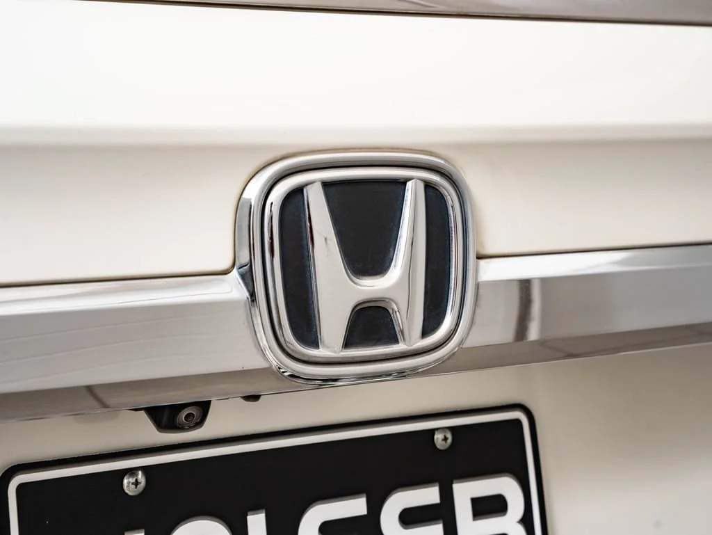 Used 2019 White Diamond Pearl Honda Elite image 18