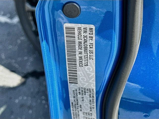 New 2026 Hydro Blue Pearl-Coat Exterior Paint Jeep Latitude image 30