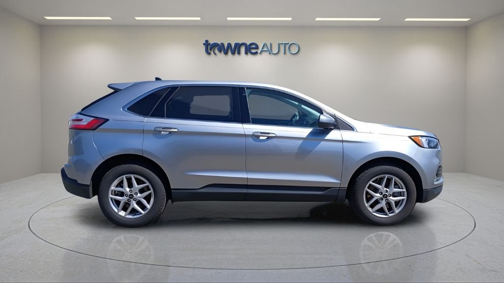 Used 2024 Silver Ford SEL image 6