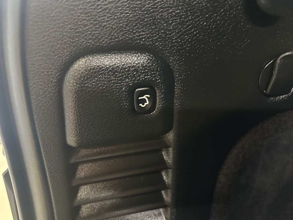 Certified Used 2020 Diamond Black Crystal Pearl Coat Jeep Laredo E image 23