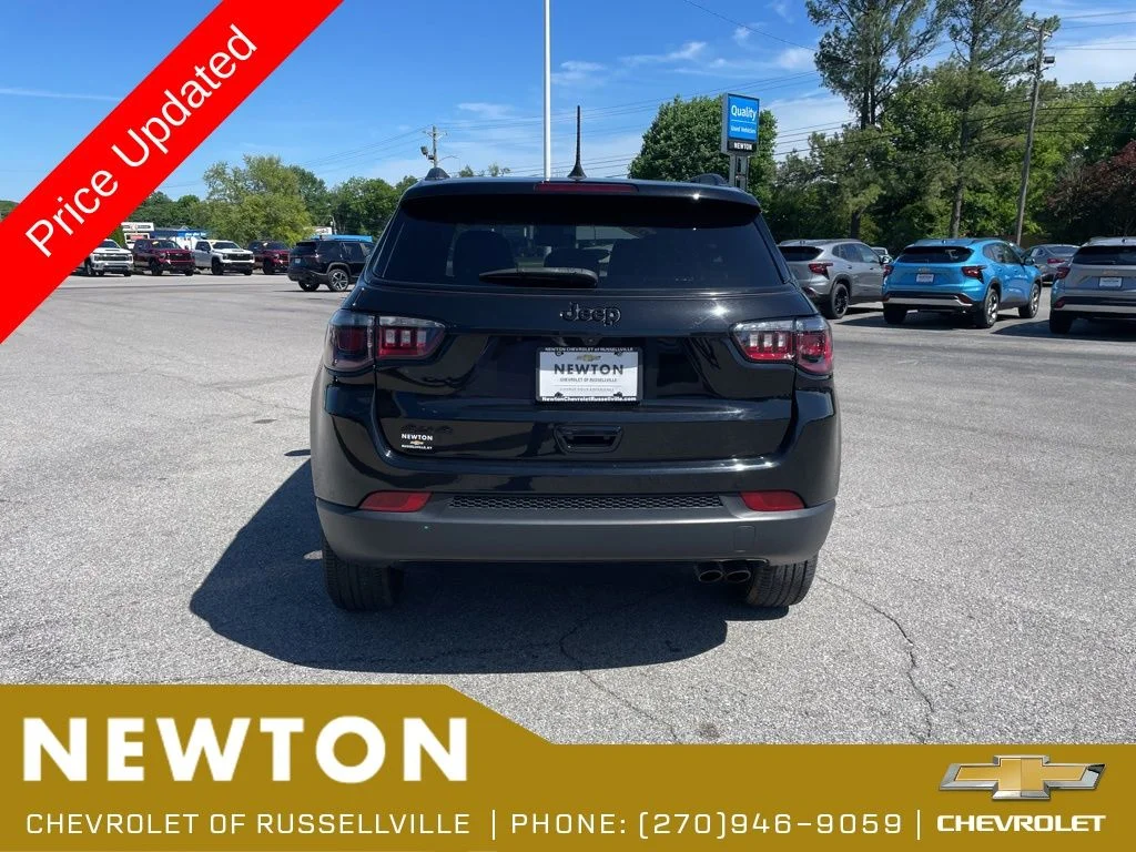 Used 2022 Diamond Black Jeep Latitude image 39